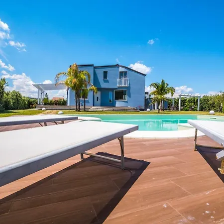 Azzurra Villa *